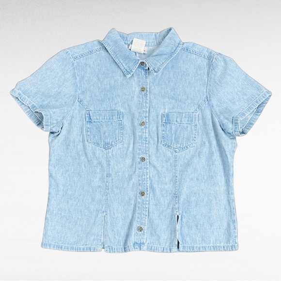 VINTAGE | 1990’s Light Wash Denim Preppy Casual Short Sleeve Button Down Shirt - Picture 6 of 12